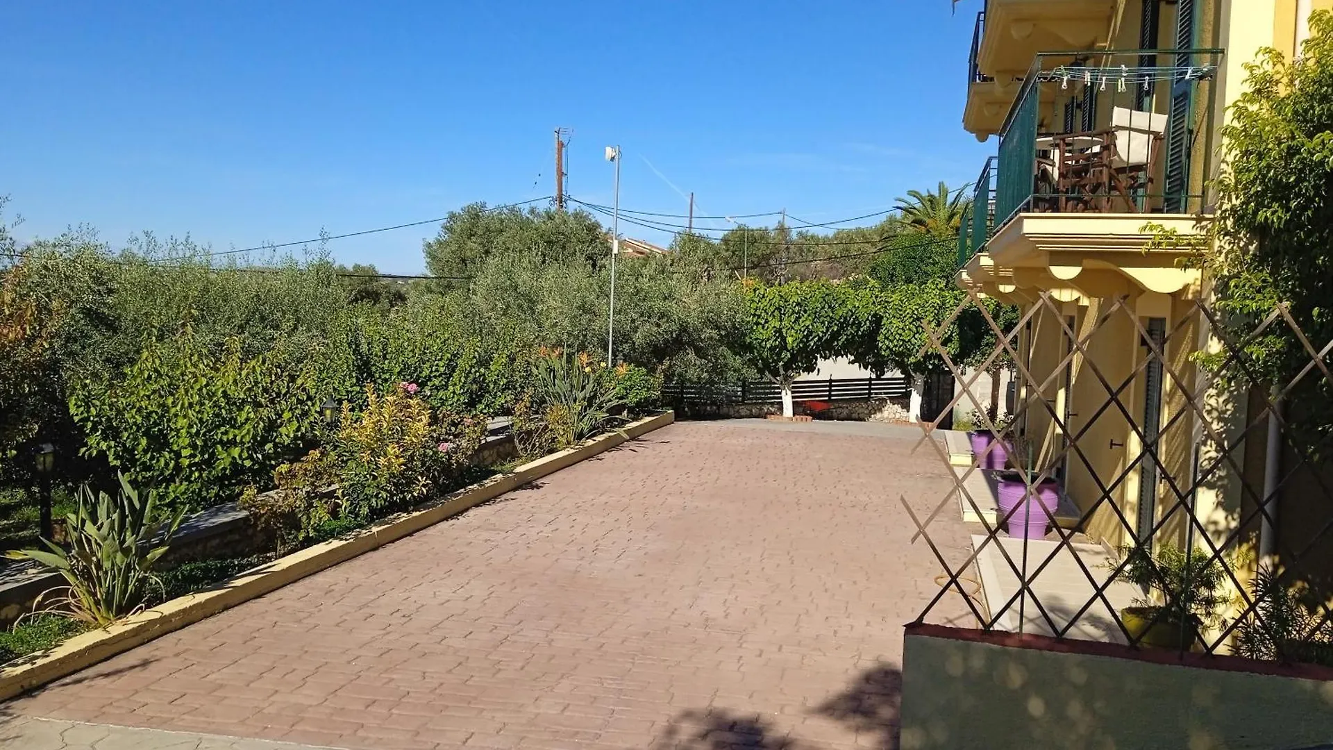 Apsedes Studios Trapezaki  Greece